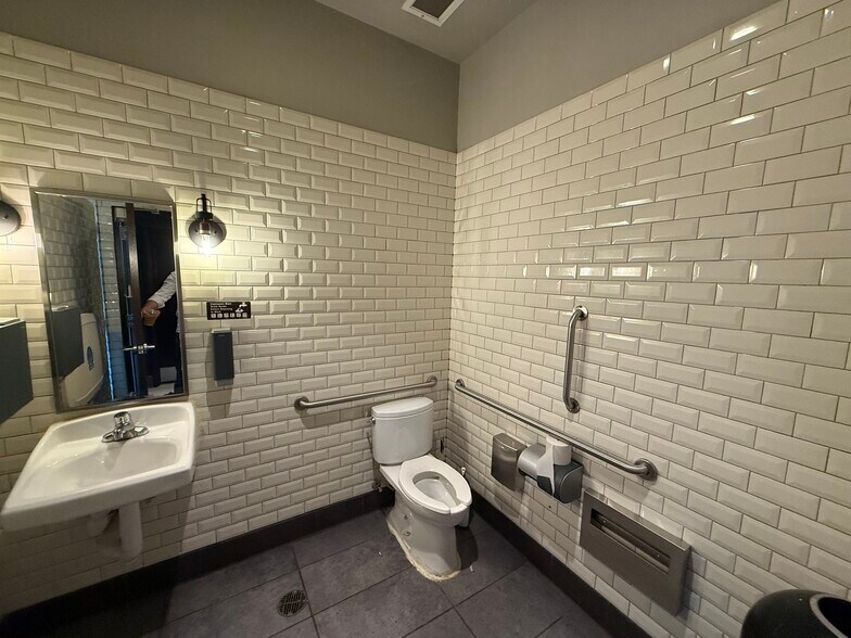 More Photos Of 4205-4245 W Colfax Ave, Denver Restaurant For Lease