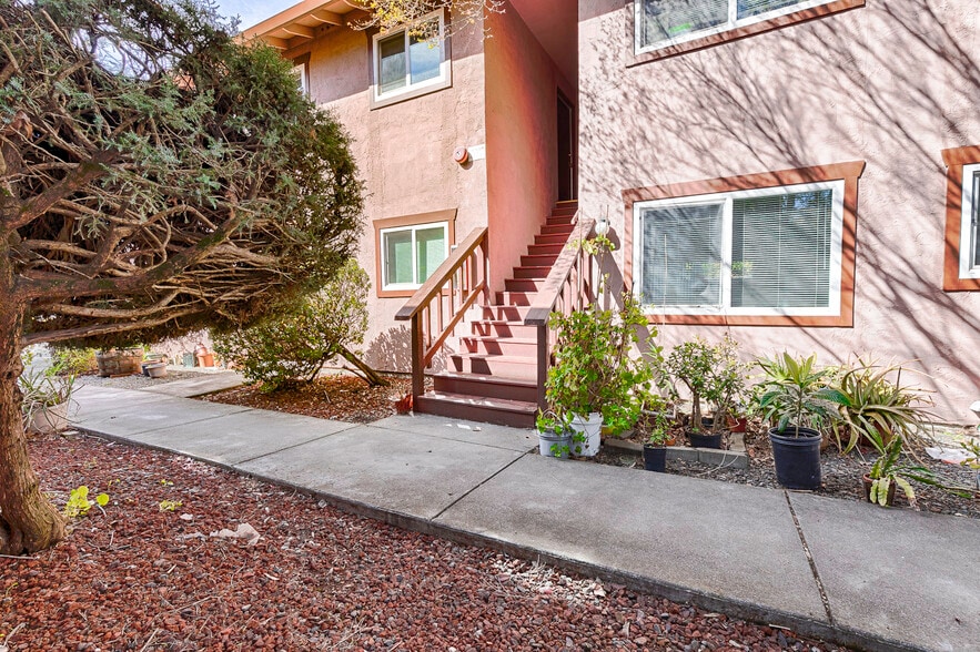 More Photos Of 7488 Bridgit Dr, Rohnert Park Apartments For Sale