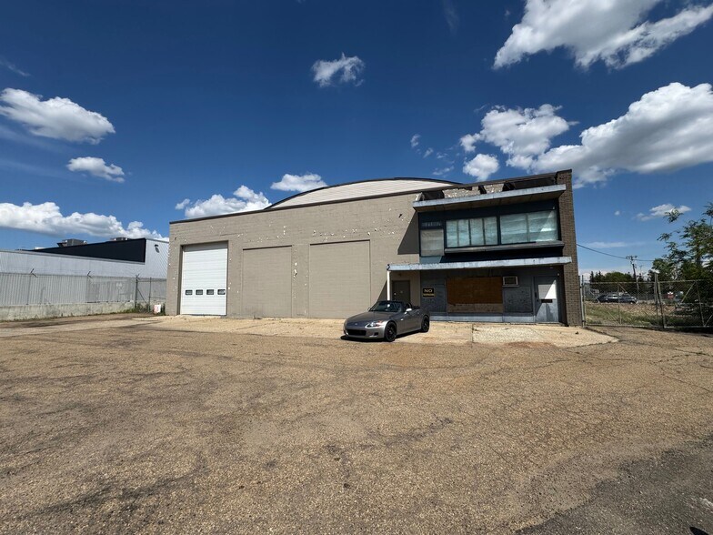 Primary Photo Of 5613 103A St NW, Edmonton Auto Salvage Facility For Sale