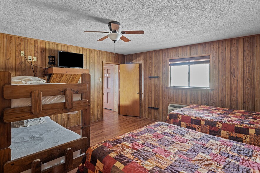 More Photos Of 3035 W Highway 154, Quitman Hotel For Sale