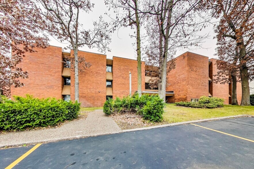 More Photos Of 3550 Lexington Ave N, Shoreview Medical For Sale