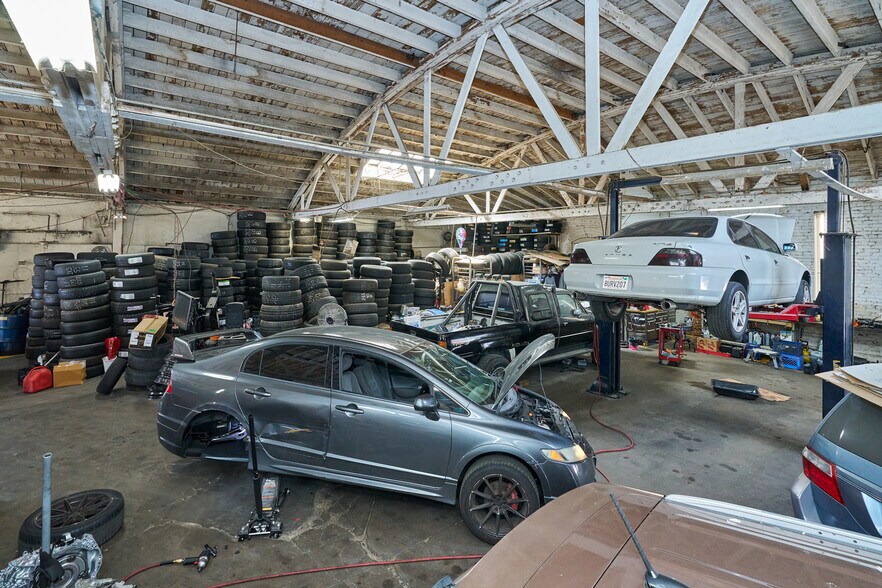 More Photos Of 4067-4075 1/2 Beverly Blvd, Los Angeles Storefront For Sale