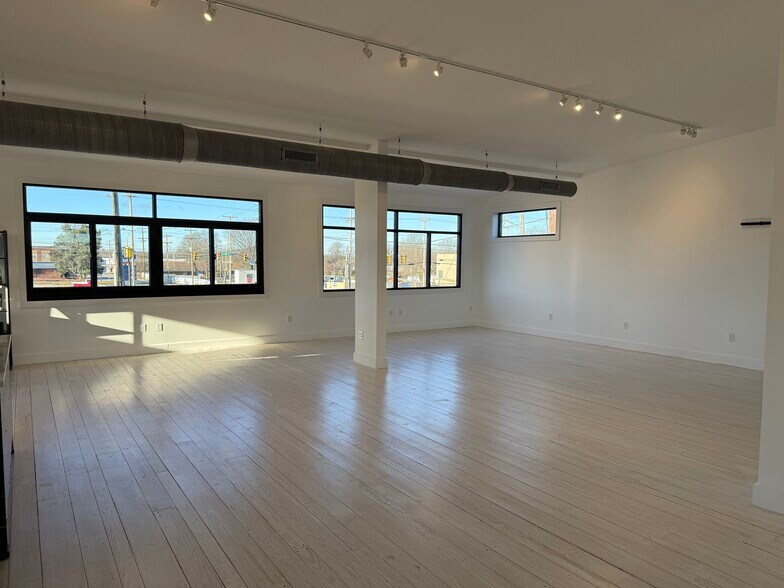 More Photos Of 513-515 English Rd, High Point Office For Lease