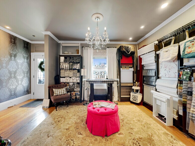 More Photos Of 273-275 Brant Av, Brantford Office For Sale