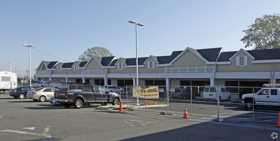 More Photos Of 4575-4597 Austin Blvd, Island Park Storefront For Lease