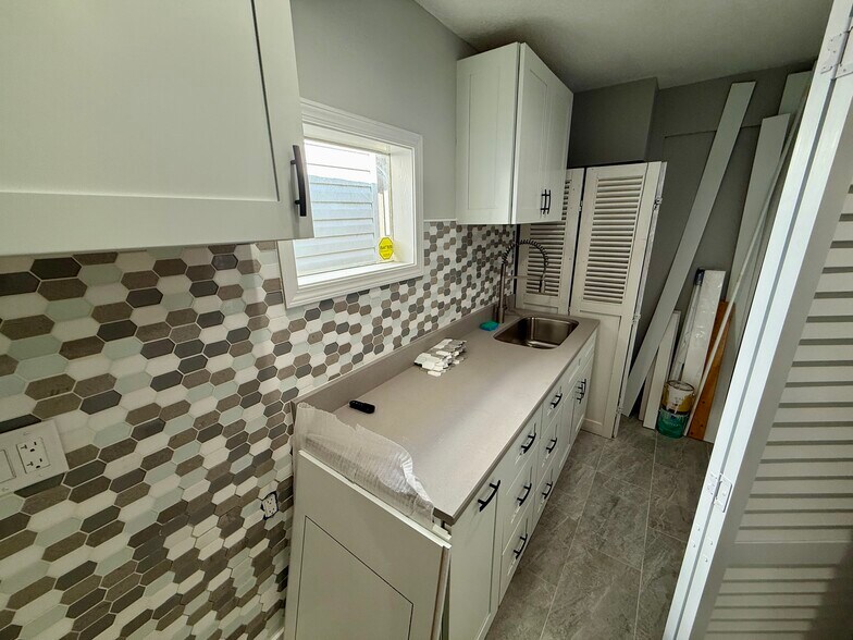 More Photos Of 1853 S 8th St, Amelia Island Freestanding For Lease