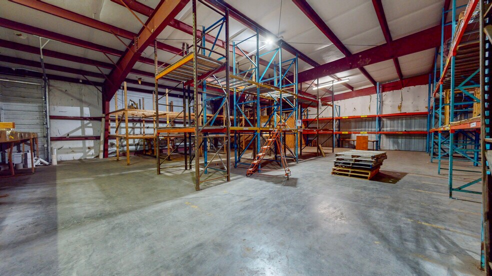 More Photos Of 5534/5546 Waterlevel Hwy, Cleveland Light Distribution For Sale