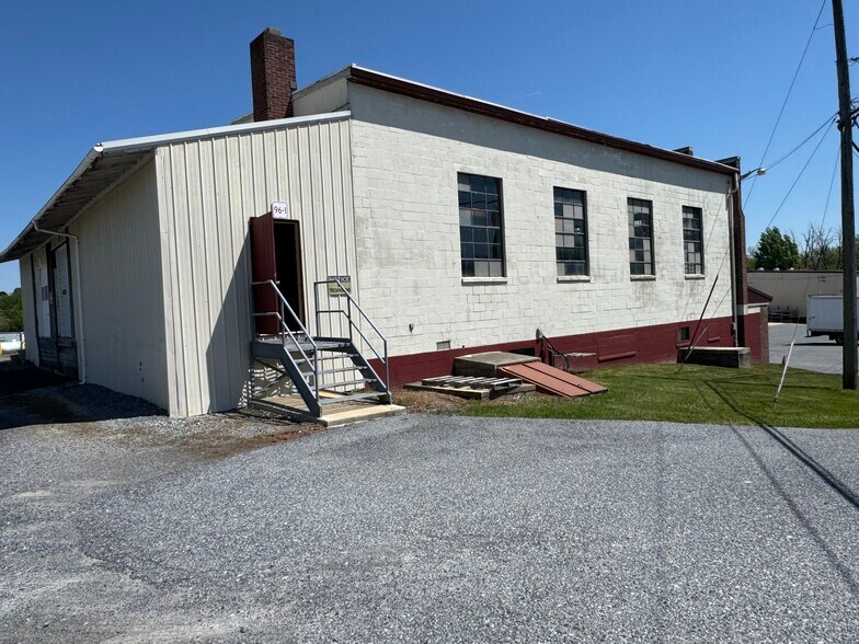 More Photos Of 96 Main st, Reinholds Warehouse For Lease