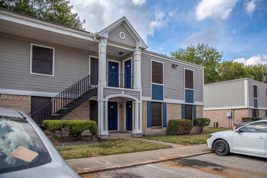 More Photos Of 8600 Theta St, Houston Apartments For Sale