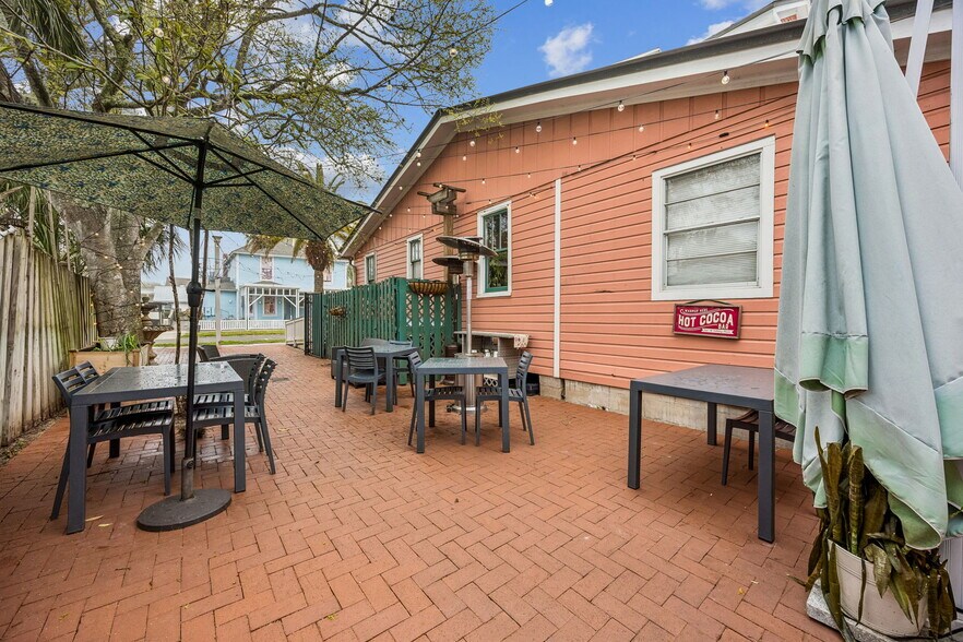 More Photos Of 218 Ash St, Fernandina Beach Freestanding For Sale