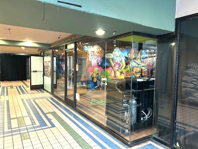 Primary Photo Of 219 Pine Ave, Long Beach Storefront For Lease