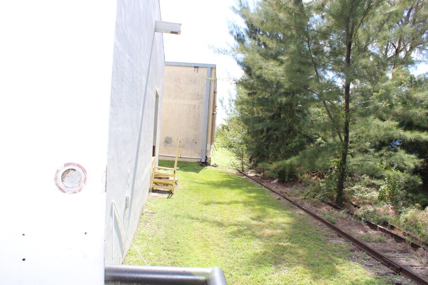 More Photos Of 1970 NW 70th Ave, Miami Warehouse For Lease