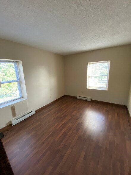 More Photos Of 127 W Taylor St, Grant Park Multifamily For Sale