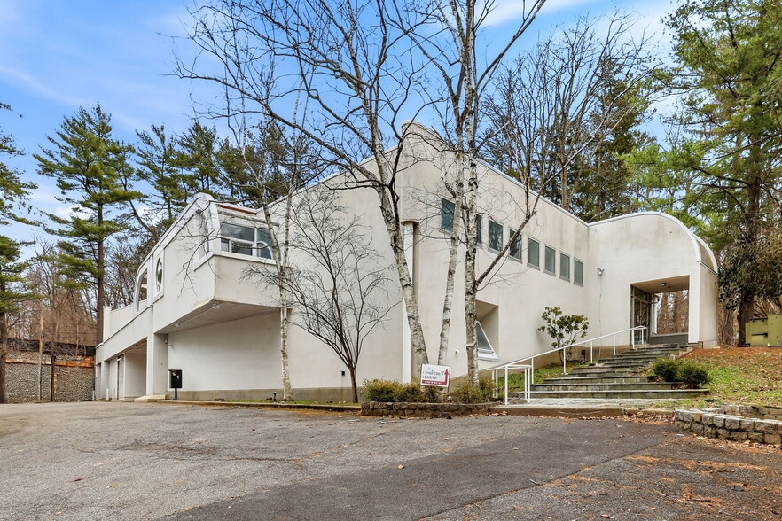Primary Photo Of 140 Old Saw Mill River Rd, Hawthorne Research And Development For Sale