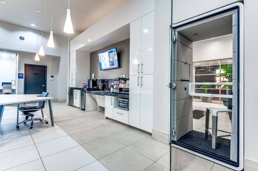 More Photos Of 12808 Queensbury Ln, Houston Apartments For Lease