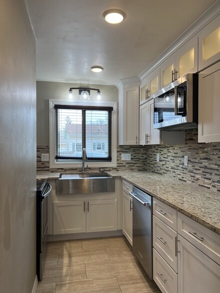 More Photos Of 1747 Oakdale Ave, Green Bay Apartments For Sale