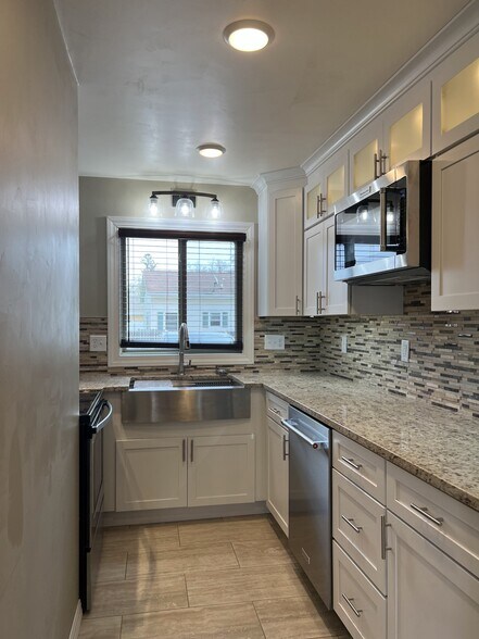 More Photos Of 1747 Oakdale Ave, Green Bay Apartments For Sale