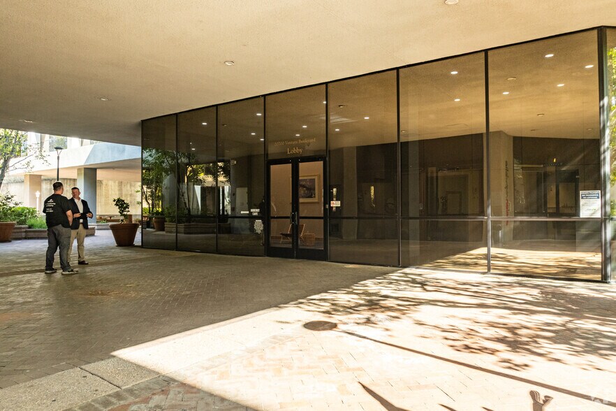 More Photos Of 20700 Ventura Blvd, Woodland Hills Loft Creative Space For Lease