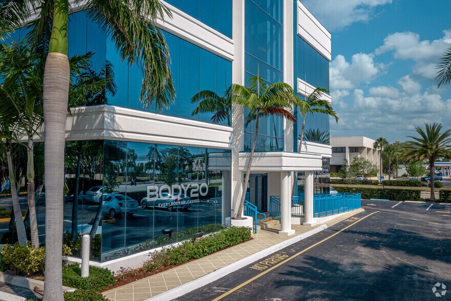 More Photos Of 3785 N Federal Hwy, Boca Raton Office For Lease