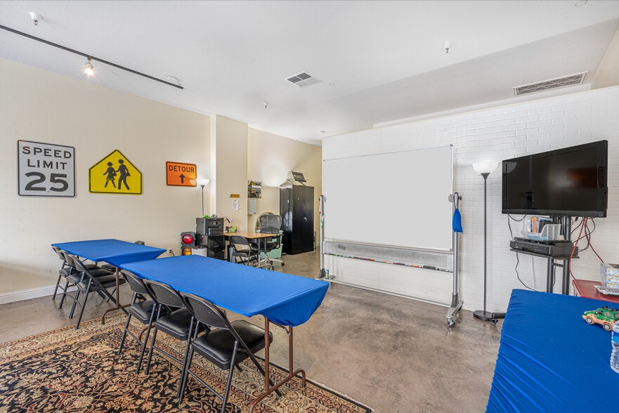 More Photos Of 148 Johnson St, Windsor General Retail For Sale