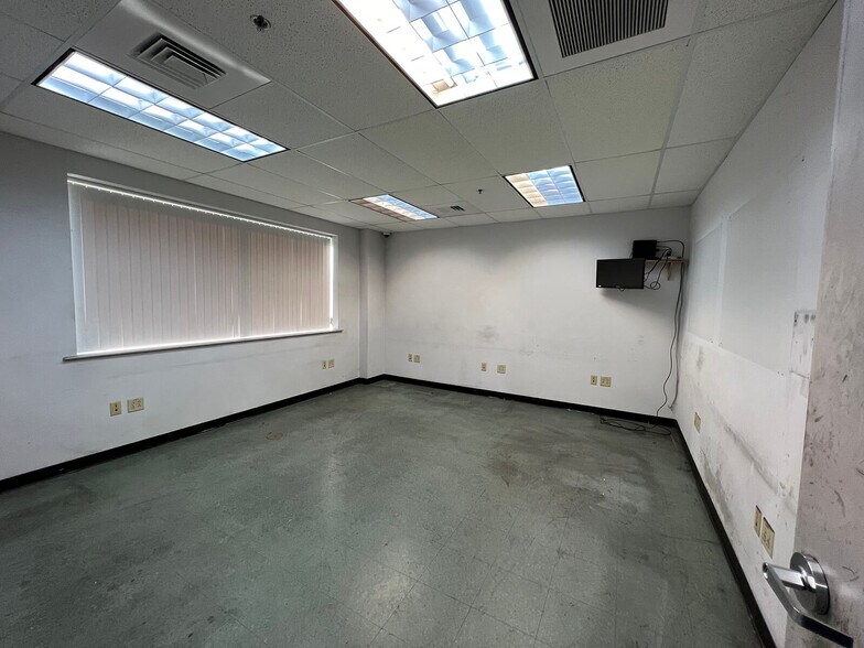 More Photos Of 38 Kripes Rd, East Granby Truck Terminal For Lease