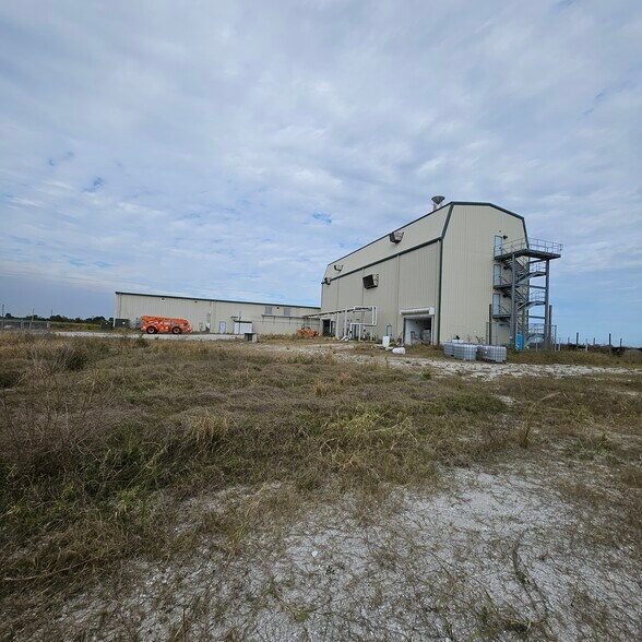 More Photos Of 750 154th Ave Ave, Vero Beach Warehouse For Sale