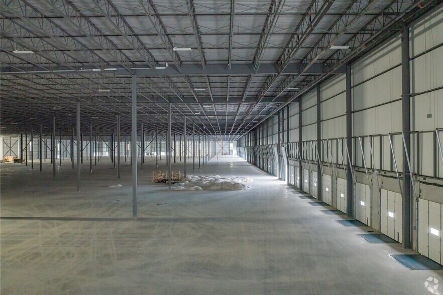 More Photos Of 22 Medicorum Pl, Hamilton Distribution For Lease