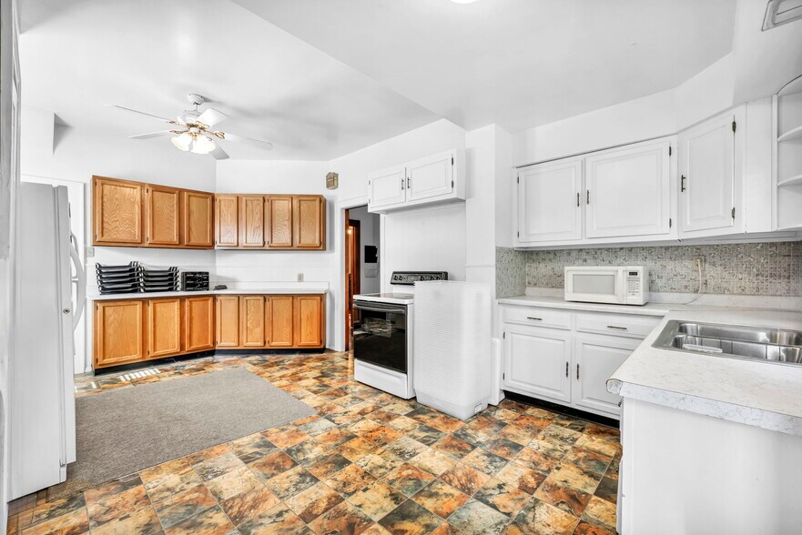 More Photos Of 881 E 222nd St, Euclid Office Residential For Sale