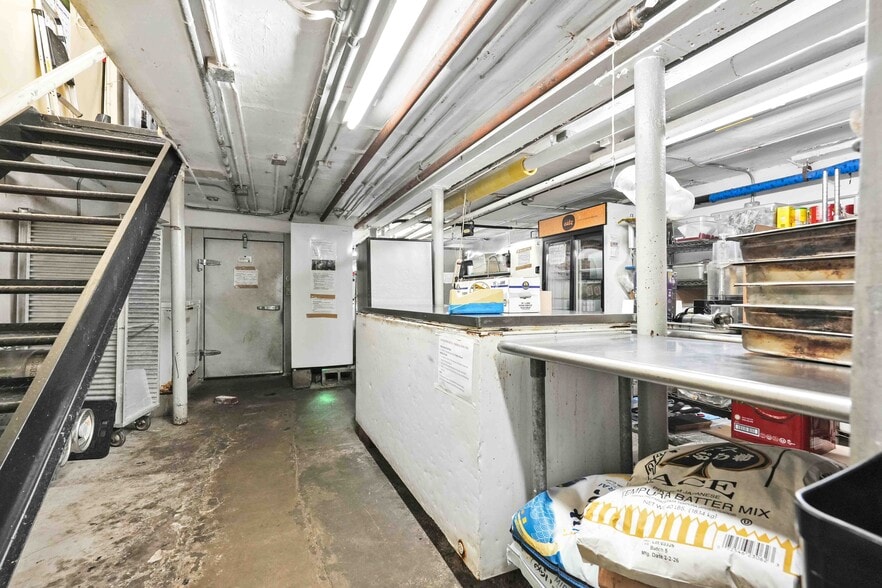 More Photos Of 33-18 Ditmars Blvd, Astoria Storefront Retail Residential For Lease