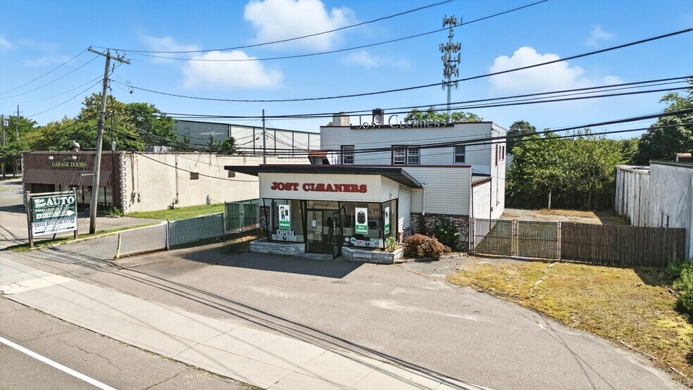 More Photos Of 230 N Main St, Sayville Storefront For Sale