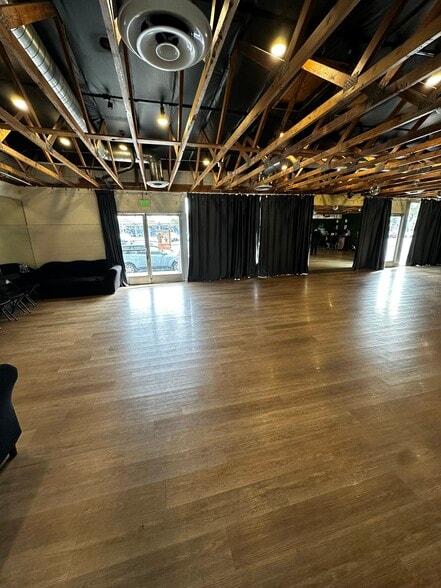 More Photos Of 6011-6015 Reseda Blvd, Tarzana Auto Repair For Sale