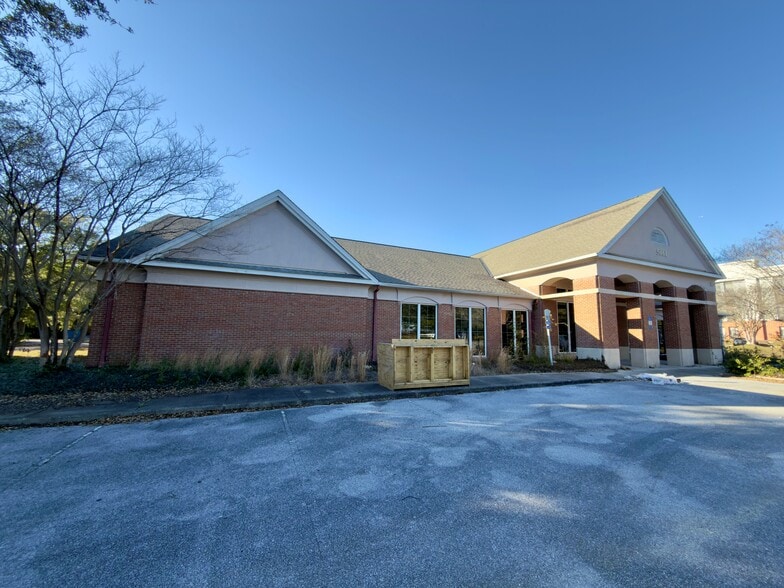 More Photos Of 5061 N 12th Ave, Pensacola Bank For Lease