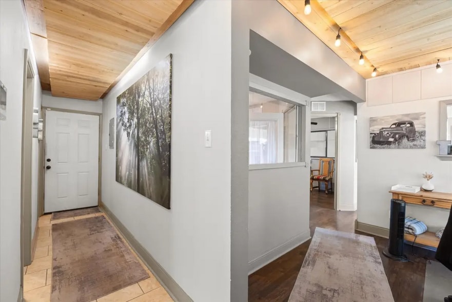 More Photos Of 4400 E Hwy 377, Granbury Office For Sale