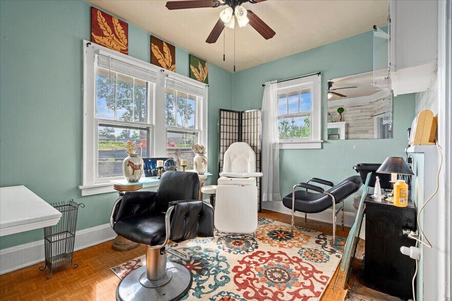 More Photos Of 1322 Versailles Rd, Lexington Freestanding For Sale