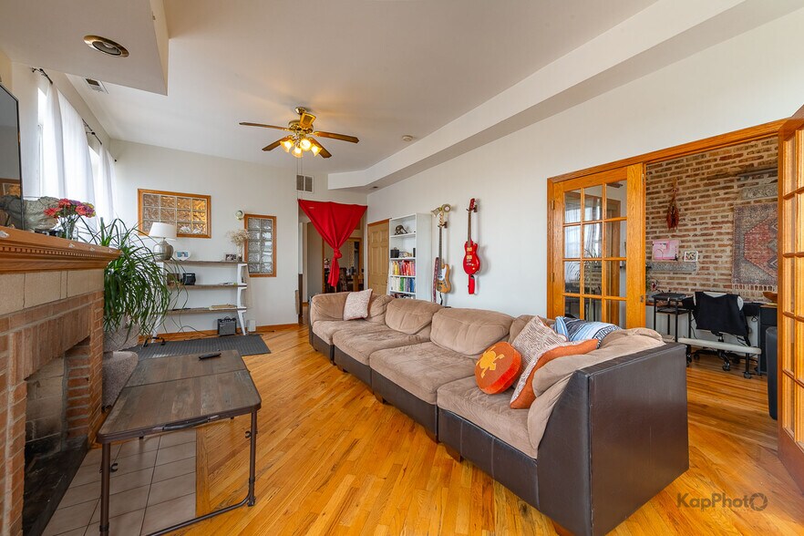 More Photos Of 601 W 47th St, Chicago Storefront Retail Residential For Sale