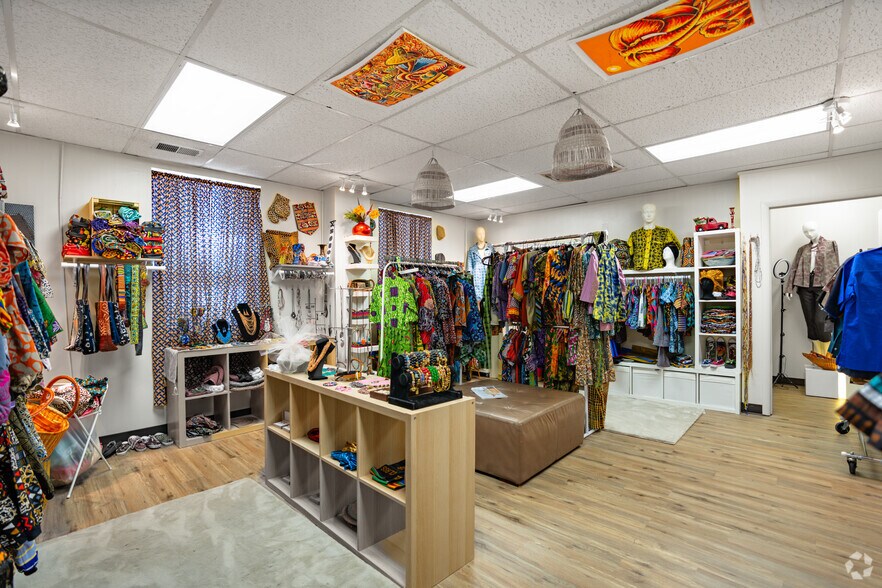 More Photos Of 8332 Richmond Hwy, Alexandria Storefront For Lease