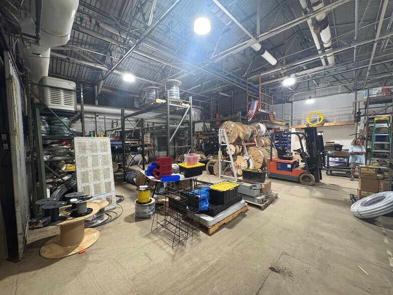 More Photos Of 10 Snow Canning Rd, Scarborough Manufacturing For Lease