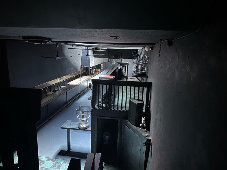 More Photos Of 2140 Market St, San Francisco Bar For Lease