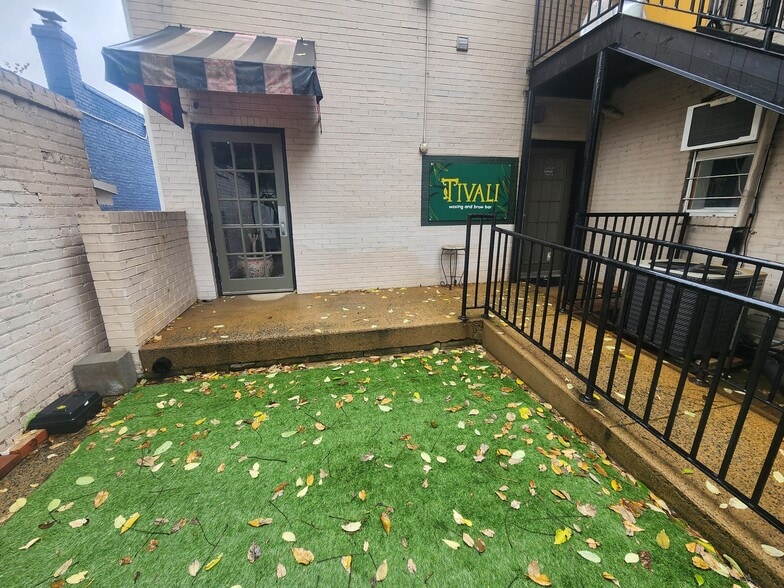 More Photos Of 10 S Crenshaw Ave, Richmond Freestanding For Lease