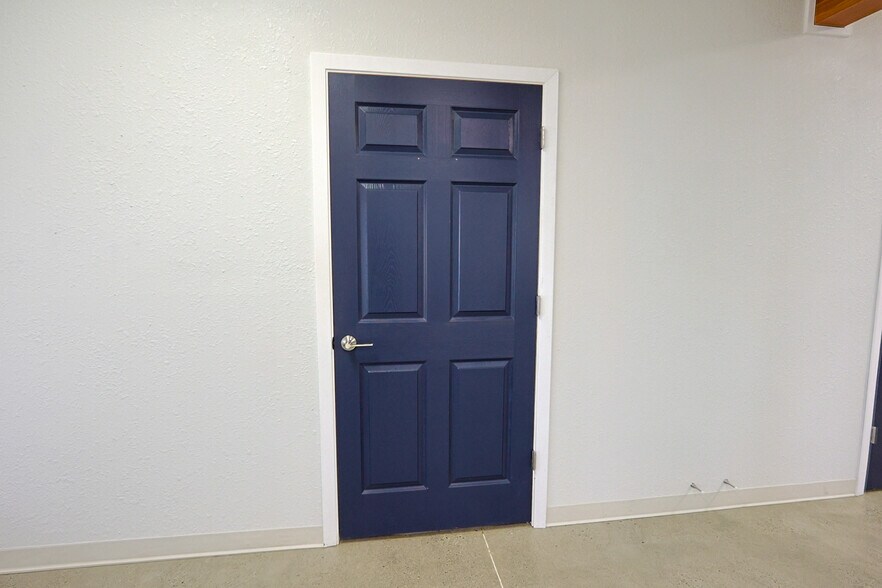 More Photos Of 137 Hall Ave, Coos Bay Office For Sale