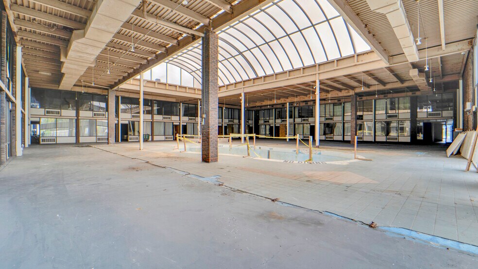 More Photos Of 125 N Main St, Newark Hotel For Sale