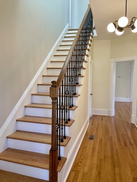 More Photos Of 208 S Elm St, Three Oaks Storefront For Sale