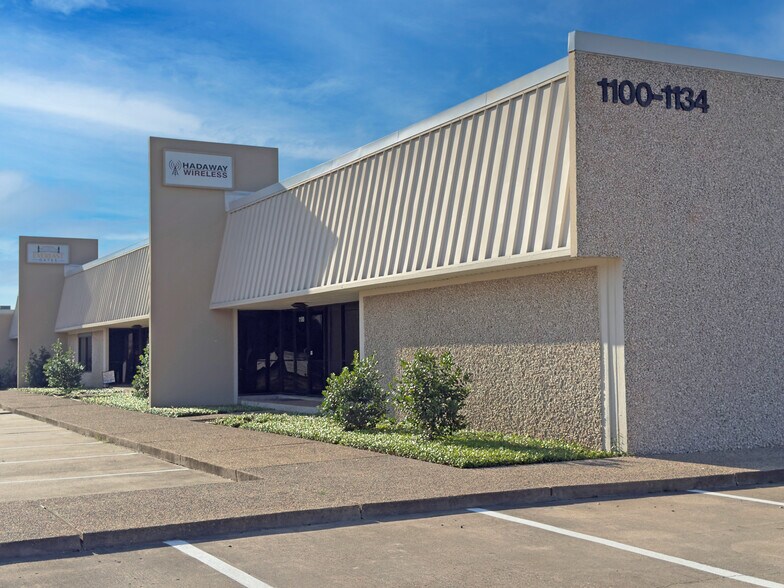 Primary Photo Of 1164-1198 Commerce Dr, Richardson Unknown For Lease