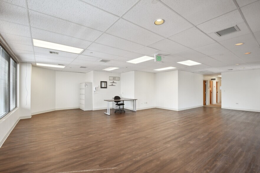 More Photos Of 1421 S Potomac St, Aurora Medical For Lease