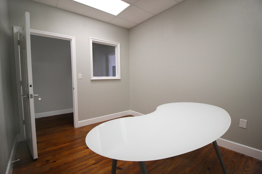 More Photos Of 1902 W Main St, Tampa Office For Lease