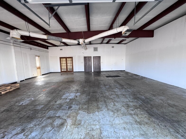 More Photos Of 10828 E Newton St, Tulsa Unknown For Lease