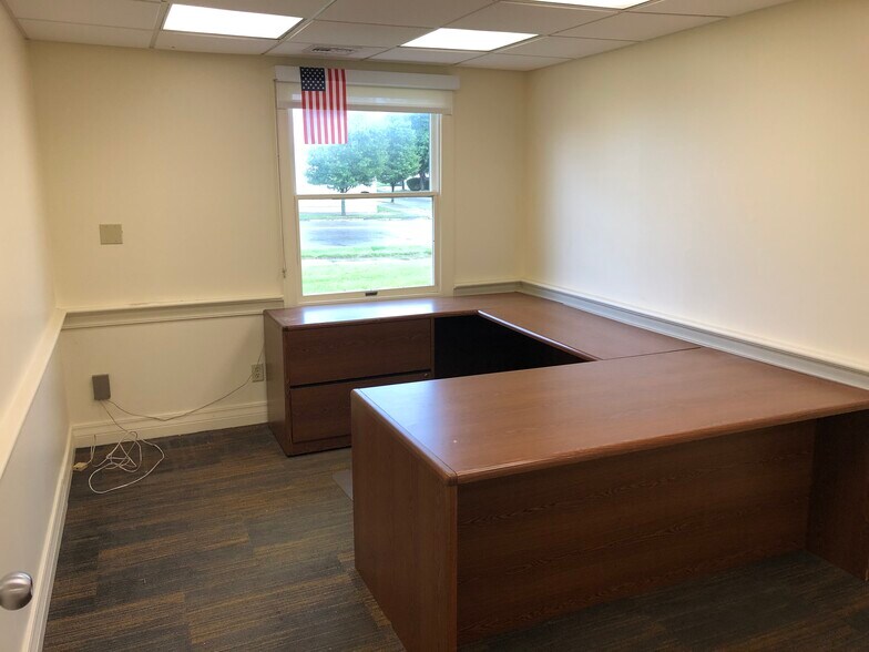 More Photos Of 327 E 3rd St, Uhrichsville Bank For Sale