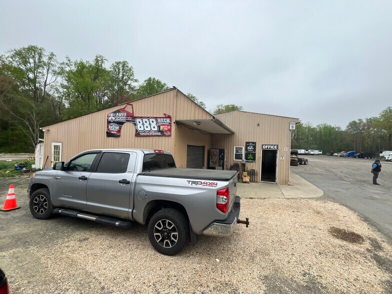 More Photos Of 24567 DuPont Blvd, Georgetown Truck Terminal For Sale