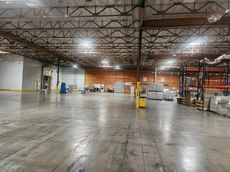 More Photos Of 6333 Ensworth St, Las Vegas Warehouse For Lease