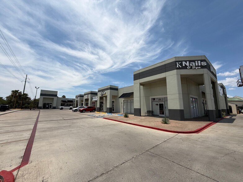 More Photos Of 8602 McPherson Rd, Laredo Storefront For Lease